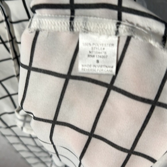 Lumiere button down sheer sleeveless blouse - Picture 5 of 5